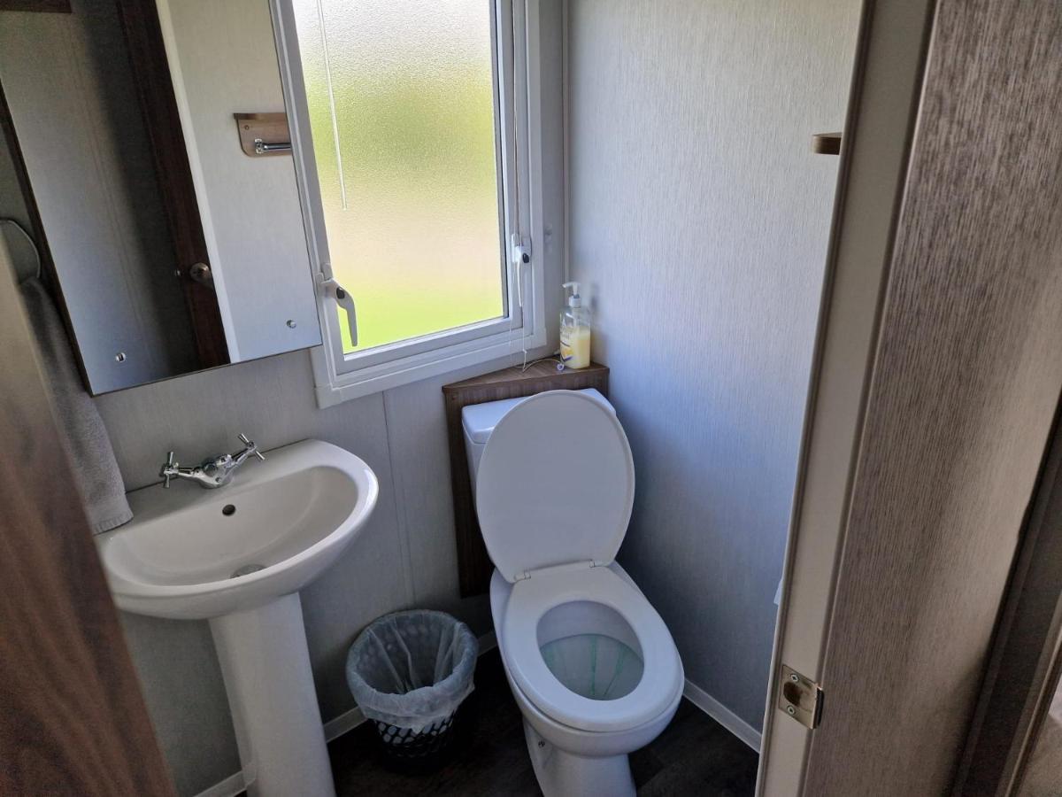 Отель The Fleet Retreat Wyke Regis Экстерьер фото
