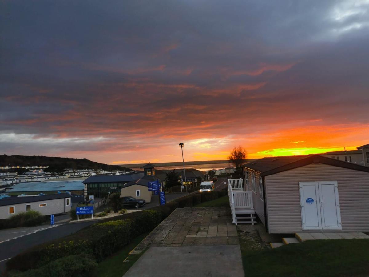 Отель The Fleet Retreat Wyke Regis Экстерьер фото
