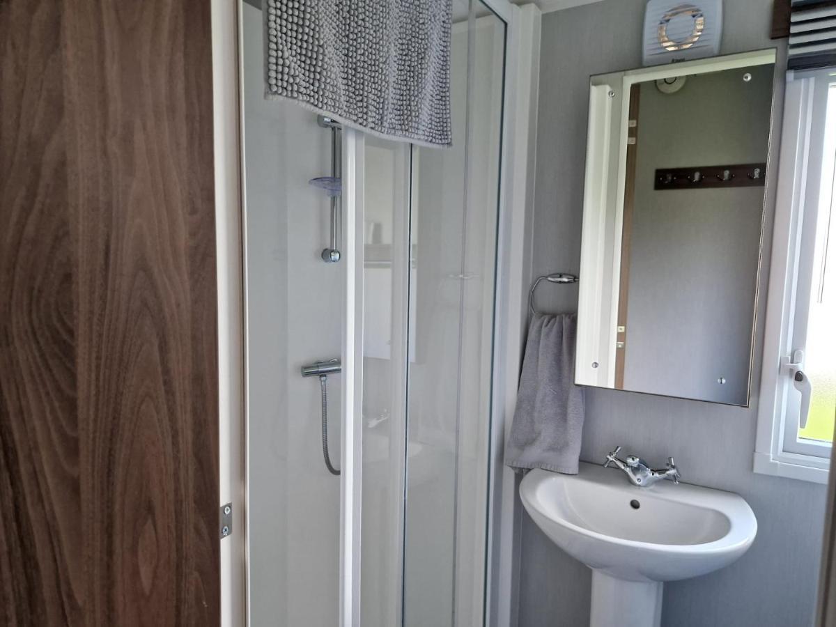 Отель The Fleet Retreat Wyke Regis Экстерьер фото
