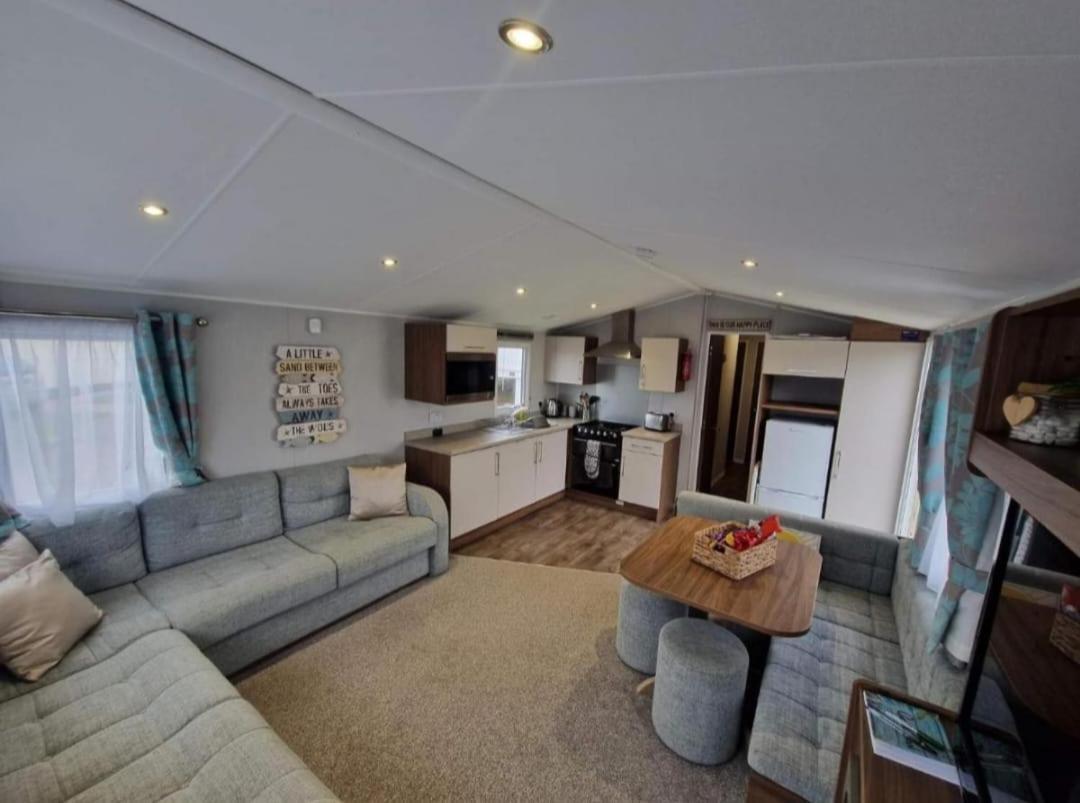 Отель The Fleet Retreat Wyke Regis Экстерьер фото